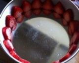 誕生日に♪苺たっぷりレアチーズケーキ作り方3写真
