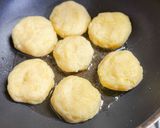 超簡単❣️とろ〜りチーズ🧀のいももち作り方7写真