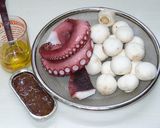 蛸とマッシュルームのアンチョビソース煮作り方1写真