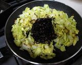 お弁当に！キャベツとゴマ昆布炒め☆作り方1写真