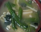 簡単★昼食！蓬蓮草とベーコンと茸の味噌汁作り方4写真