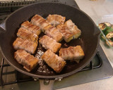 【豚バラ肉の厚揚げ巻き　照り焼き風味】♪作り方3写真