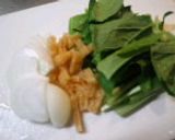 小松菜と玉ねぎのお味噌汁作り方1写真