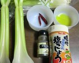 セロリのぴりっ辛いオリーブ炒め作り方2写真