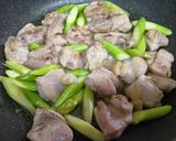 とりもも肉とアスパラのレモン炒め作り方3写真