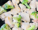 私の 胸肉とブロッコリーのクリーム煮⁉️作り方4写真