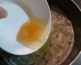 毎日食べたい！新玉ねぎと半熟卵の味噌汁作り方3写真