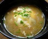 毎日食べたい!新玉ねぎと半熟卵の味噌汁作り方4写真