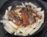 超簡単！大根とさんま缶の炒め物★作り方3写真