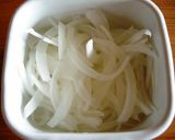 新玉ねぎときぬさやのクリーミーゴマ和え作り方1写真