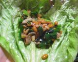 豚ニラ納豆のレタス包み作り方4写真