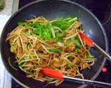 豚肉とにらともやしの甜麺醤炒め☆作り方3写真