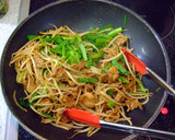 豚肉とにらともやしの甜麺醤炒め☆作り方3写真