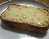 甘くてしょっぱい♪蜂蜜とチーズのトースト作り方2写真
