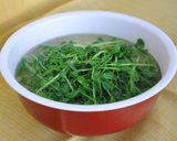 楽うまヘルシー♪　豆苗onカップラーメン作り方4写真
