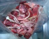圧力鍋で簡単お肉ごろごろ赤ワイン煮込み 作り方1写真