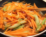 ごはんに合う！にんじんとおねぎのきんぴら作り方2写真