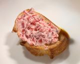 焼バゲットにクリチ+カリカリ梅/スモークサーモン作り方4写真
