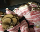 簡単でびっくり♪豚肉舞茸巻きの塩麹炒め作り方1写真