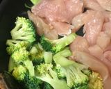 鶏肉＆ブロッコリーのシンプル塩ワイン炒め作り方1写真