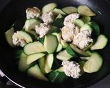 美味★鶏ミンチ団子とズッキーニの味噌炒め作り方4写真