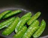 きぬさやのバターしょうゆ炒め作り方3写真