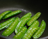 きぬさやのバターしょうゆ炒め作り方3写真
