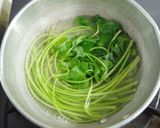 ➏　三つ葉とかにかまのわさび酢和え　➏作り方1写真