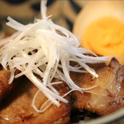 じっくり煮込んだ焼き豚 楽天市場】じっくりホロホロ 博多 焼豚 無添加 レトルト チャーシュー