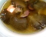 中華燻製豚のスープ（川味腊肉蘑菇湯）作り方3写真