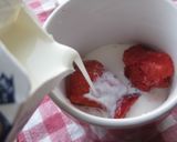フローズンイチゴのヨーグルト和え♪作り方5写真