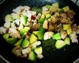 鶏肉とアボカドのピリ辛炒め作り方4写真