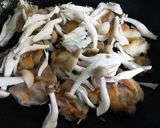 お弁当に…鶏もも肉としめじのマヨ醤油焼き作り方2写真