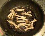 鶏そぼろとしめじの和風パスタ♡梅肉添え作り方3写真