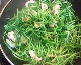 豆苗とささみにんにく炒め作り方2写真