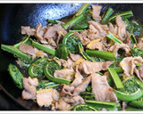 こごみと豚肉のオイスター炒め作り方3写真