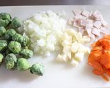 旨味ぎっしり♡芽キャベツのコンソメスープ作り方1写真