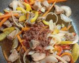 豚肉たっぷり！梅香る具だくさん炒め作り方6写真