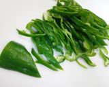 お弁当に…ピーマンとカニかまの麺つゆ炒め作り方1写真