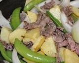 新じゃがいもとスナップエンドウの牛肉炒め作り方4写真