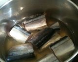 すし酢だけ！で作るサンマの甘辛煮。作り方1写真