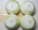 豚の角煮の煮汁で新タマネギの丸ごと煮作り方1写真