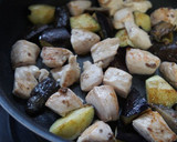 簡単☆鶏胸肉と茄子のとろろオムレツ作り方1写真