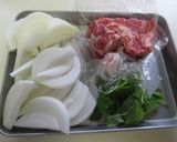 子供完食☆旬の新玉ねぎをたっぷり！肉豆腐作り方1写真