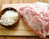 めちゃ旨い❤豚ロースの玉ケチャ炒め作り方1写真