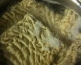 香草入りニンニク塩ラーメン作り方4写真