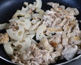 やみつき♡豚こまと蓮根のコチュマヨ炒め作り方3写真