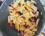 白菜とソーセージと卵の焼きそば作り方3写真
