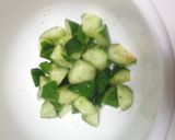 簡単・ピリ辛キューリのごま昆布あえ!作り方3写真