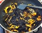香り広がるひじきの煮物作り方1写真